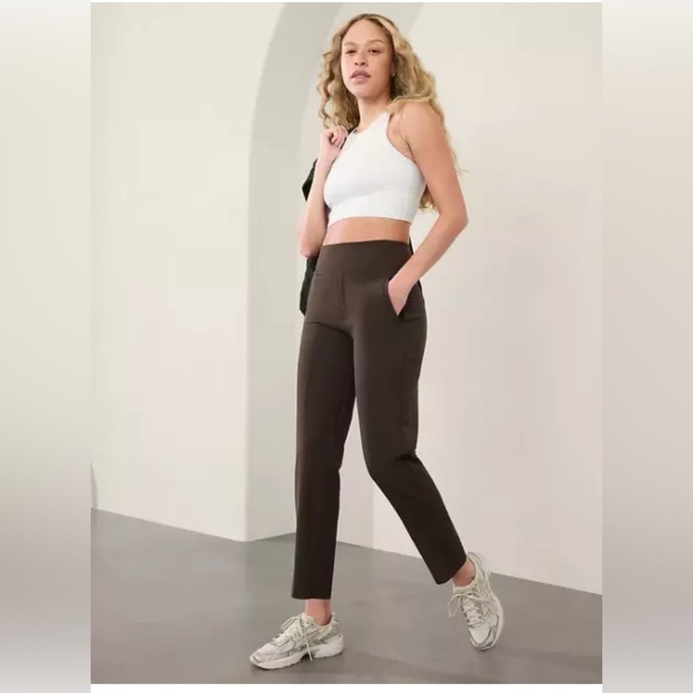 NWT Athleta Endless Pant. Truffle Brown Size 4 Tall